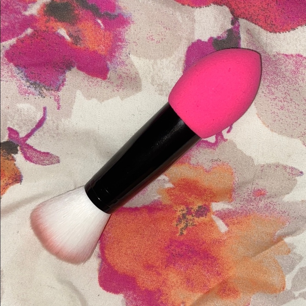 Makeup brush